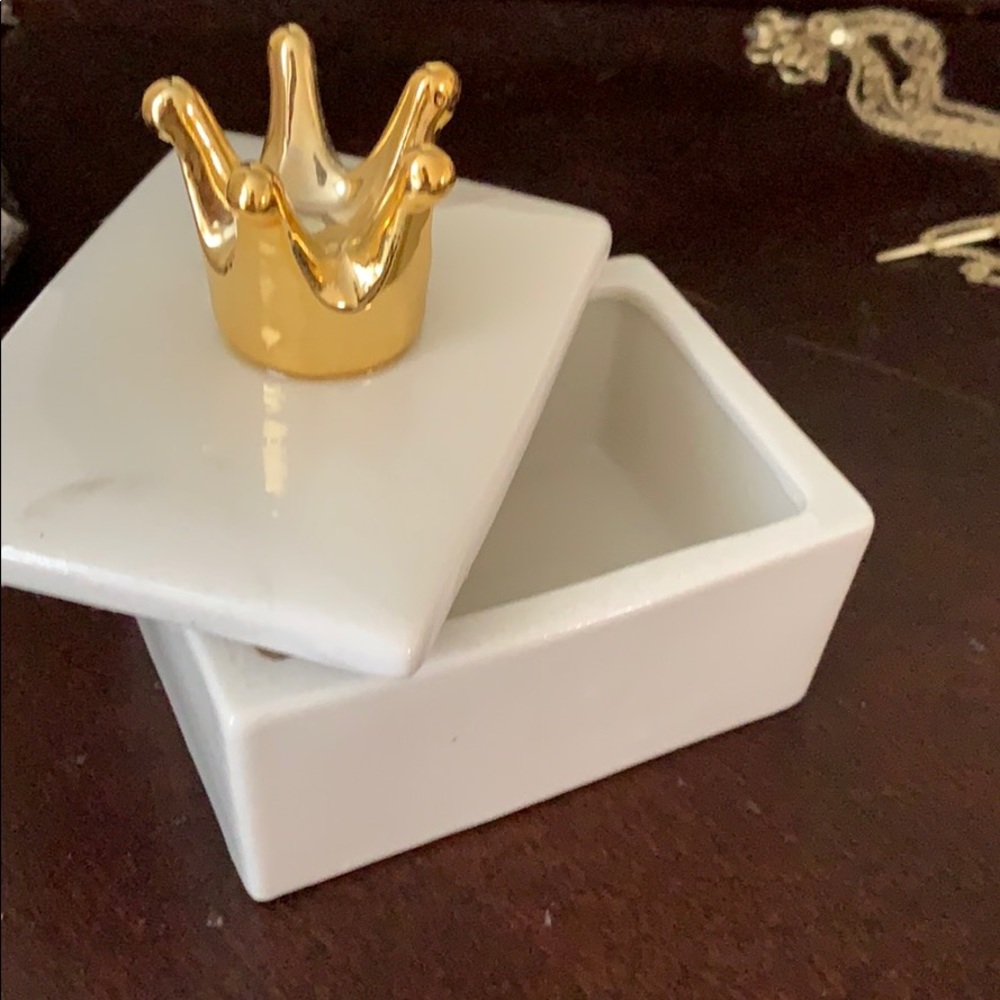 Porcelain jewelry box